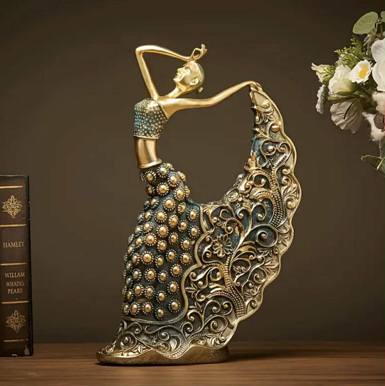 1 pièce Décoration artistique de luxe moderne représentant une danseuse – Élégante sculpture en résine aux accents dorés