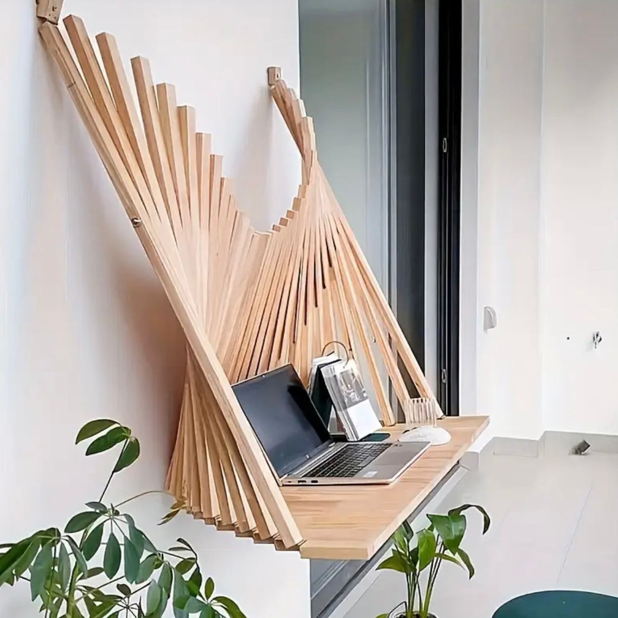 Bureau pliant mural peu encombrant