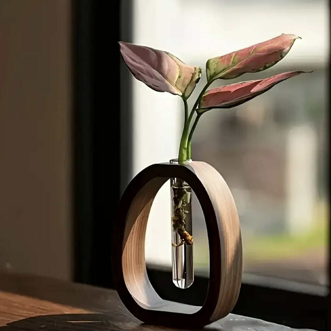 Vase Élégant en Bois de Noyer avec Tube en Verre - Image 3