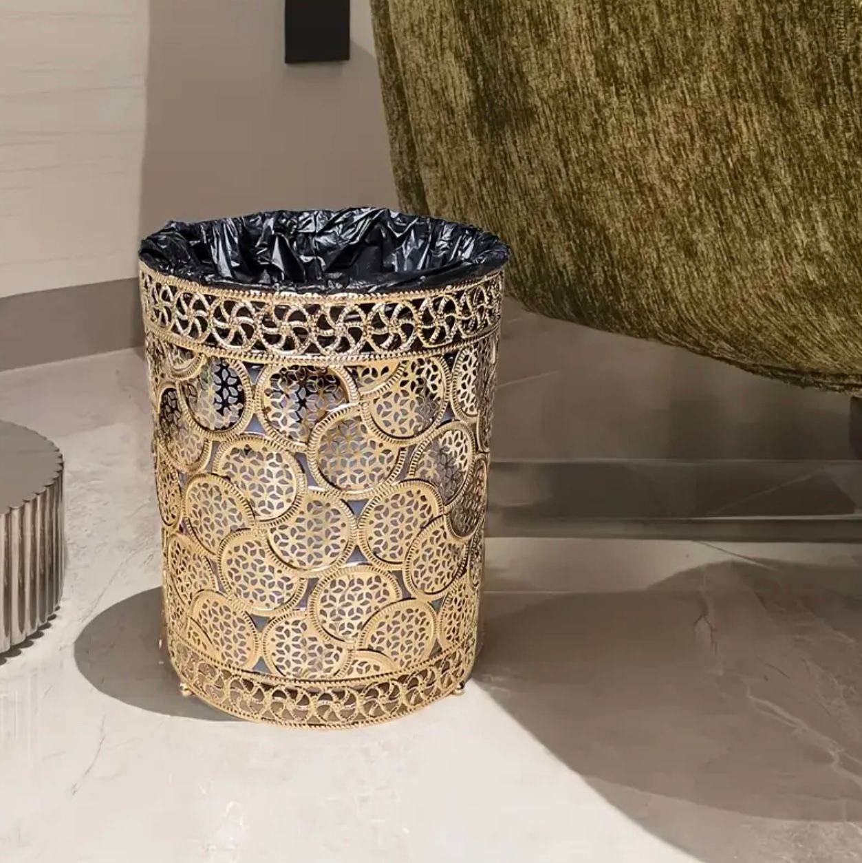 Ensemble de poubelles dorées de luxe européen haut de gamme universel 4 saisons, chambre intérieure dorée électrolytique en métal extérieur + PVC, découverte, motif exquis, durable et robuste - Image 3