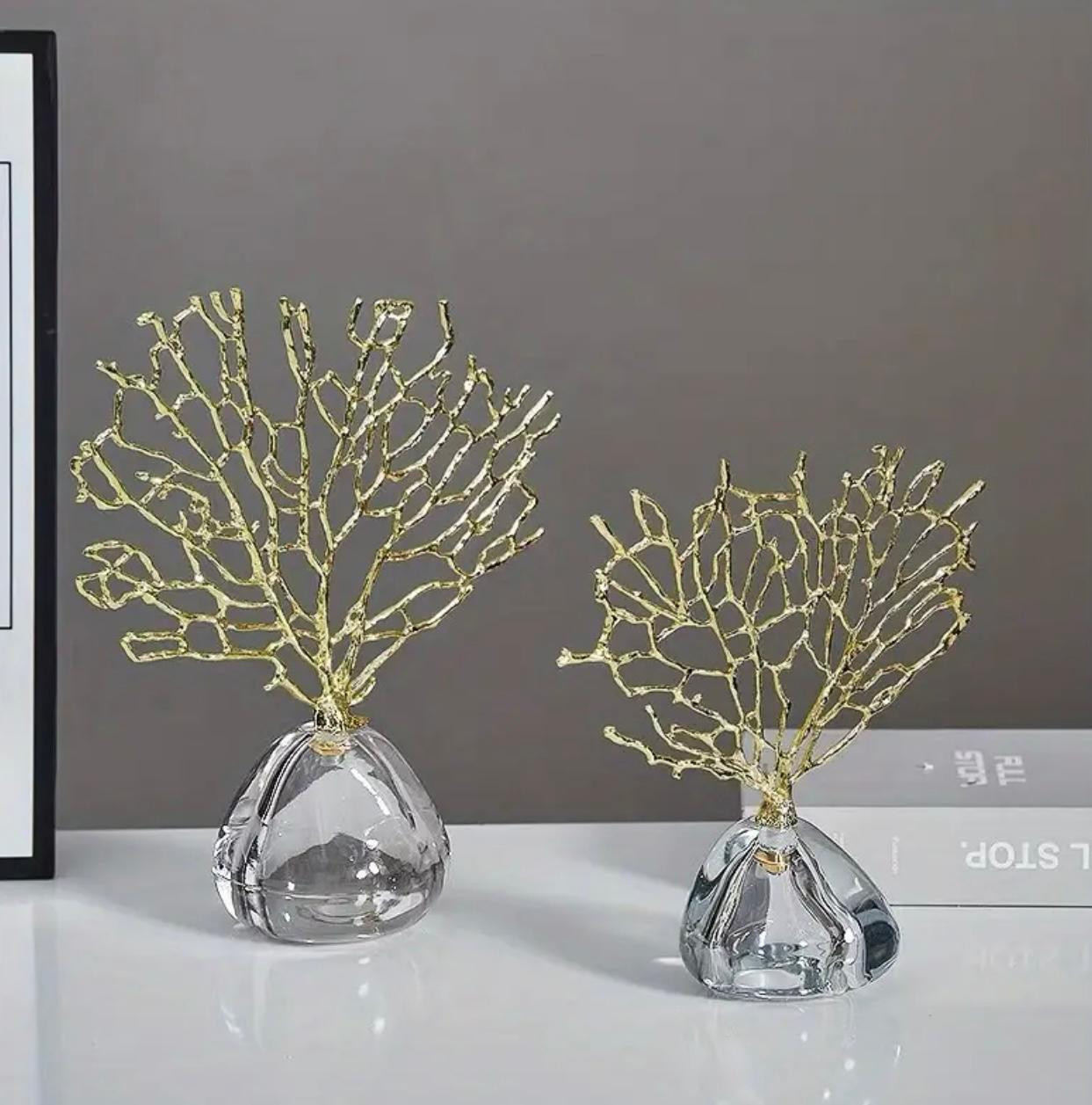 Ornement élégant d'arbre de richesse de corail doré avec base en cristal transparent