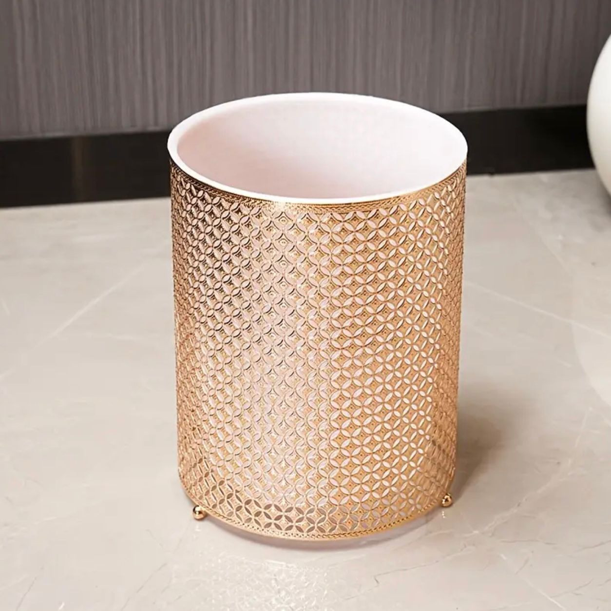 Élégante poubelle en fer forgé doré - Double couche, design creux pour la maison et le bureau - Image 2