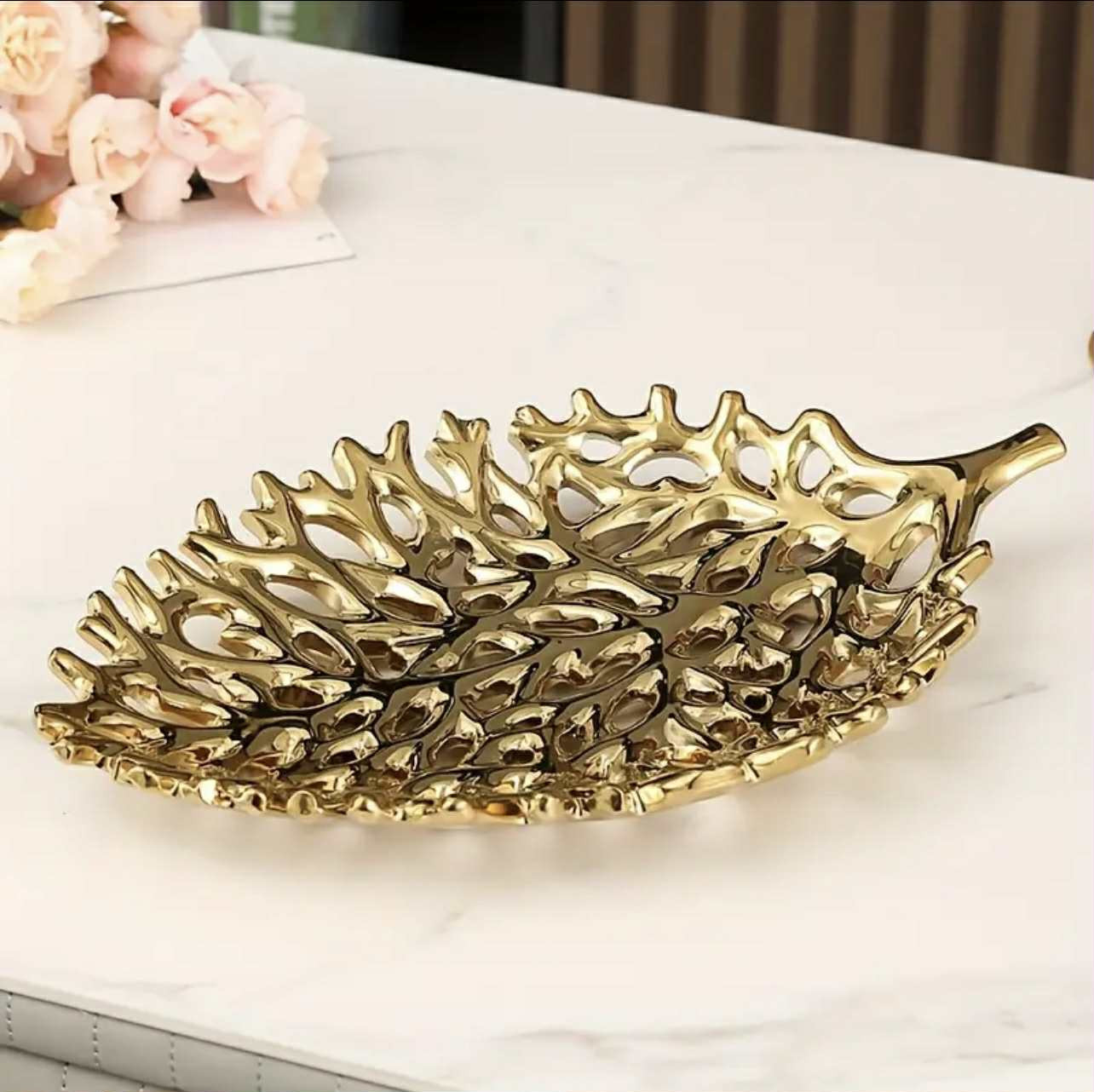 Plateau décoratif élégant à motif de feuilles jaune doré, 1 pièce - Décoration de table luxueuse - Image 2
