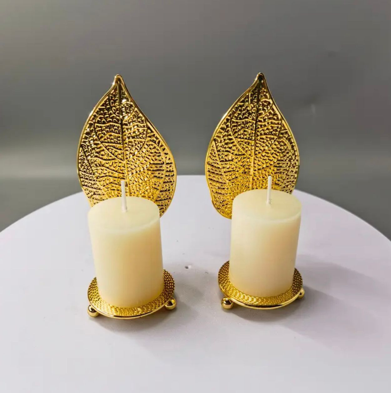 2pcs Bougeoirs élégants à feuilles d'or avec détails complexes