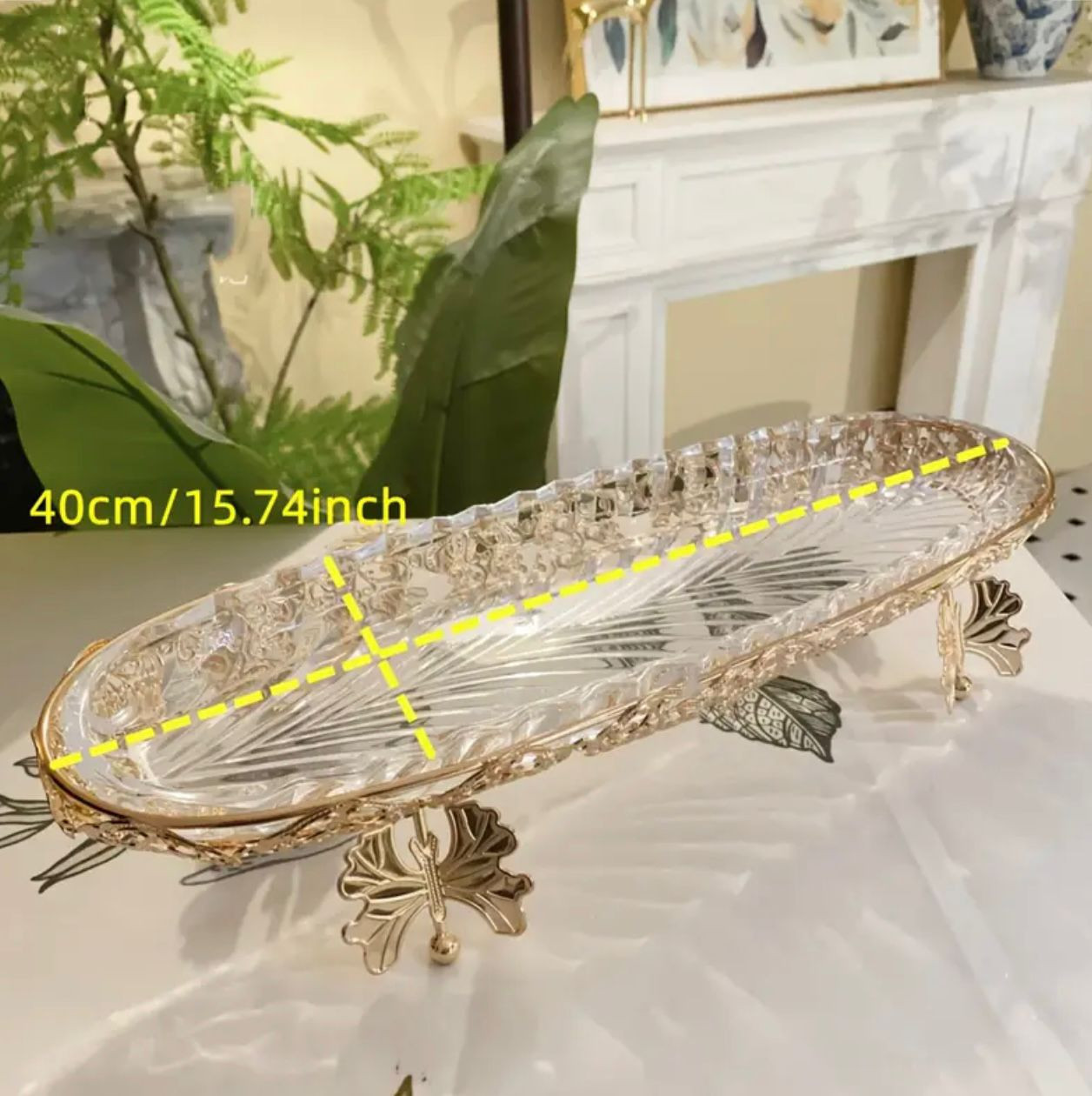 Plateau en verre métallique élégant avec des accents floraux - Finiti. - Accessoires - Image 3 - Livraison Maroc