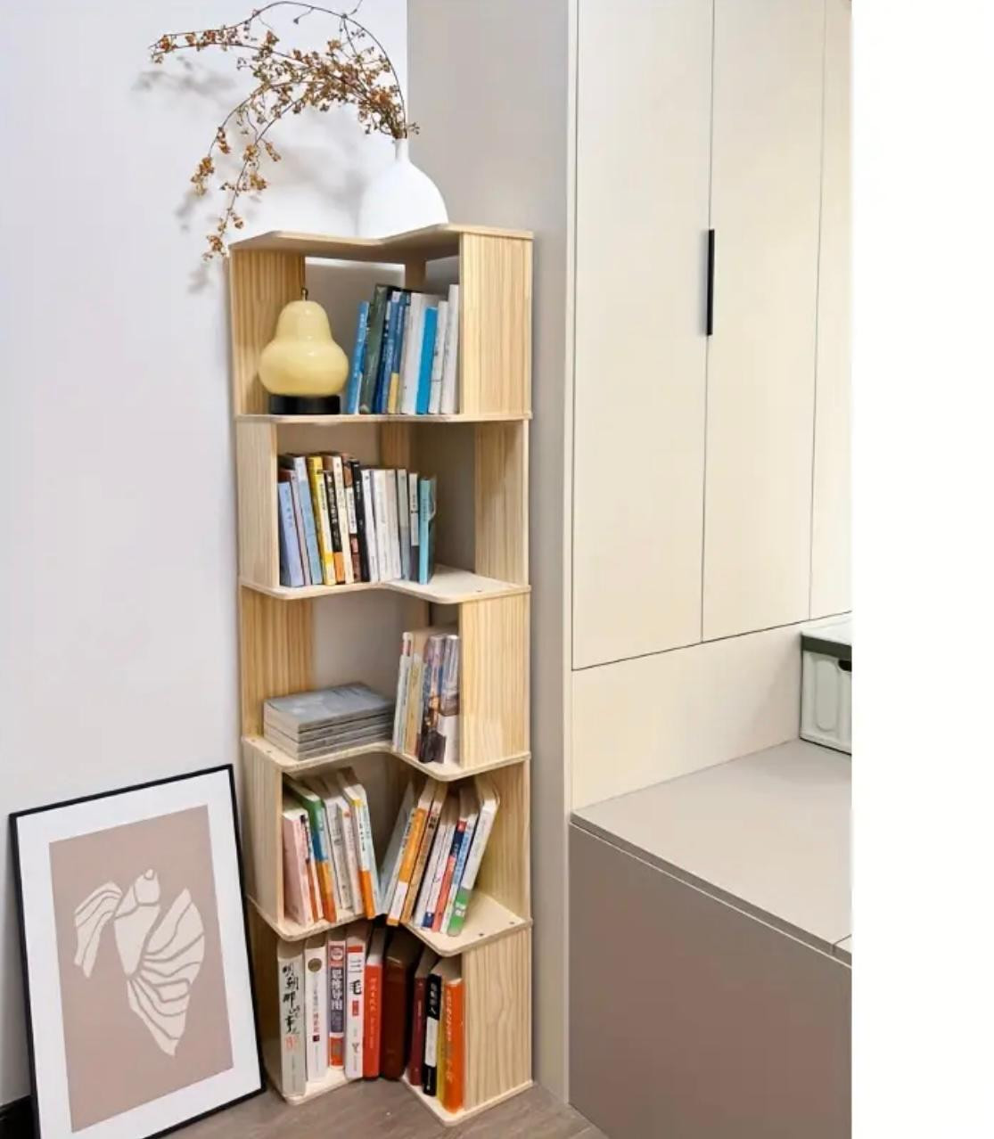 Étagère d'angle en bois massif avec design incliné