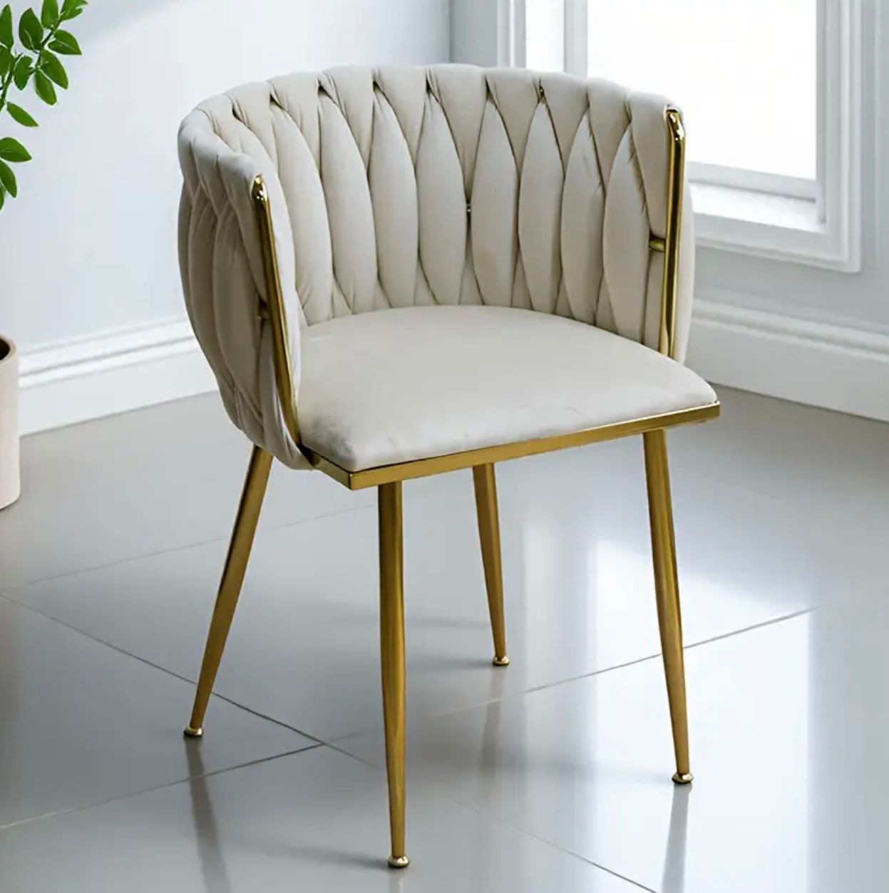 Élégante chaise rembourrée sarcelle avec cadre en métal doré - Image 1