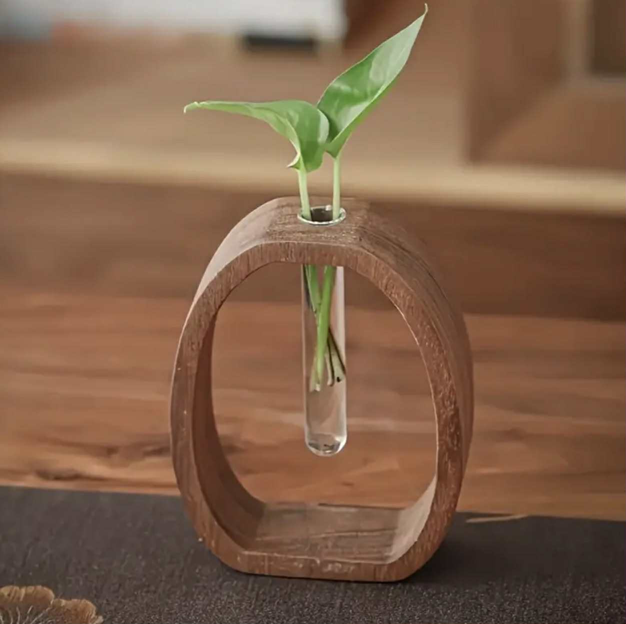 Vase Élégant en Bois de Noyer avec Tube en Verre