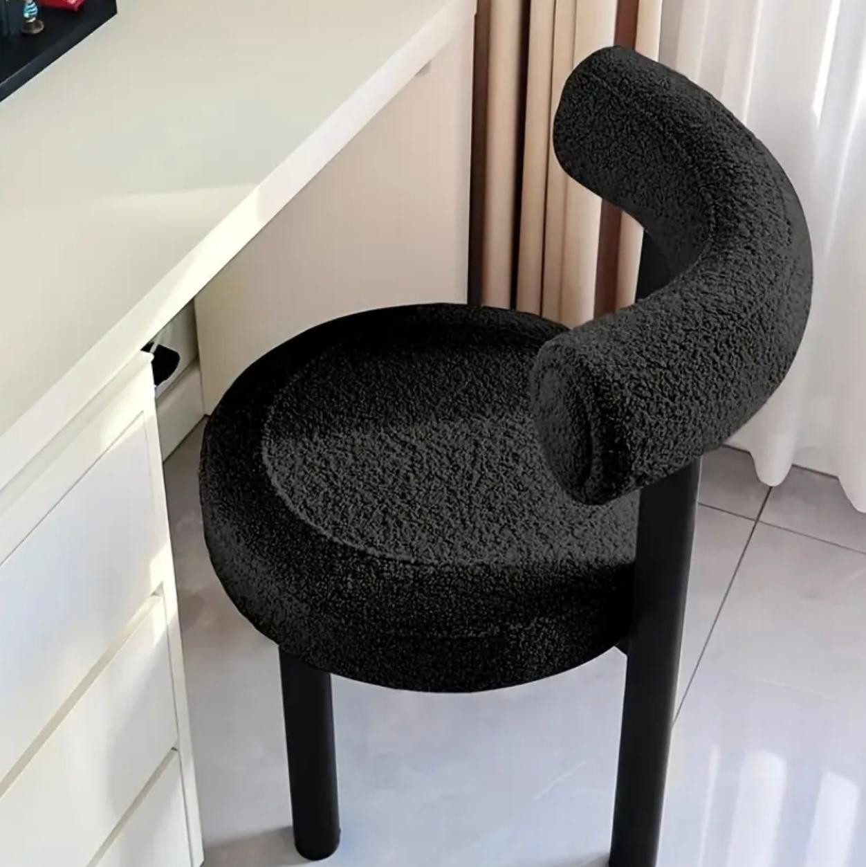 Chaises de salle à manger modernes élégantes en velours du milieu du siècle avec un cadre en métal, disponibles en quatre options de couleurs, adaptées aux salons et aux chambres à coucher - Image 4
