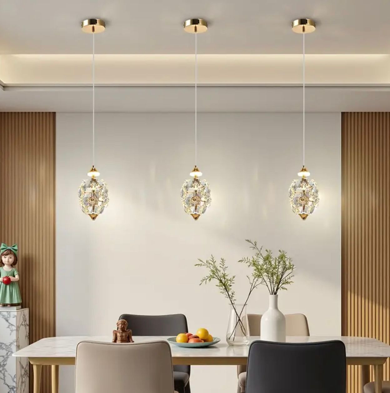 Mini lustre en cristal - Suspension moderne en plastique doré frotté à l'huile avec plusieurs bras et pompons, montage semi-enre-re-filé